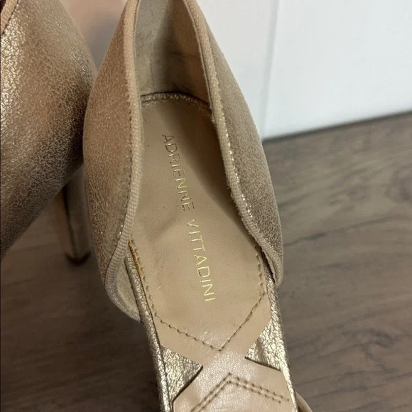 Adrienne Vittadini Leather Gold Pointed Toe Heels Pumps - 8.5 - Picture 2 of 5